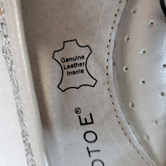 Goldtoe Womens Glitter Ballet Flats Size 10 Silver Bow Detail - Picture 7 of 9